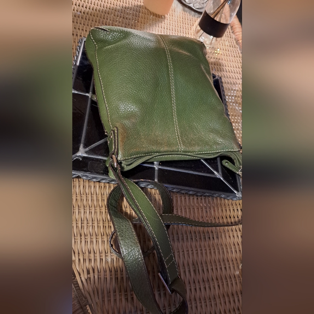 Green Leather Fossil Crossbody Bag. Like New Condition. CLOSING SALE! - Picture 4 of 11